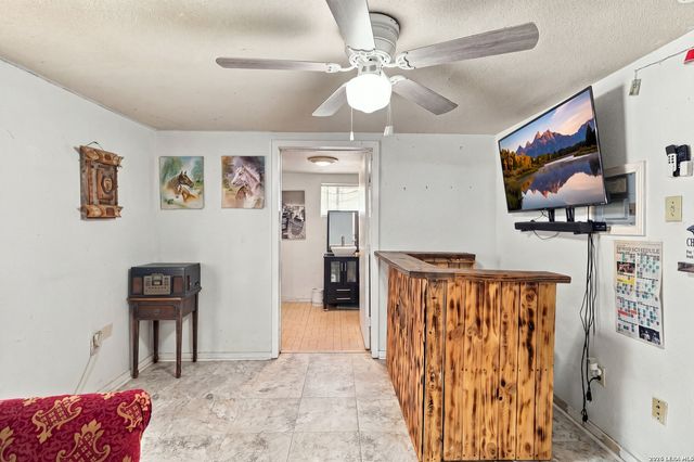 828 Fenfield Ave, San Antonio, TX 78211