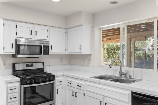 609 Jacks Creek Road, Escondido, CA 92027