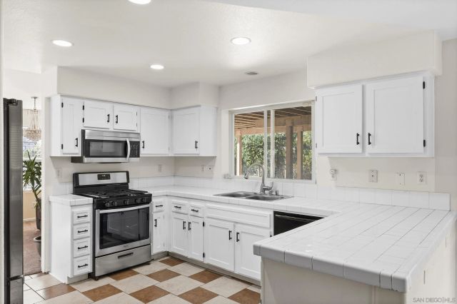 609 Jacks Creek Road, Escondido, CA 92027