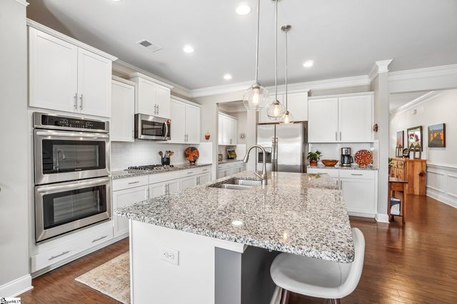 801 Deepwood Court, Boiling Springs, SC 29316