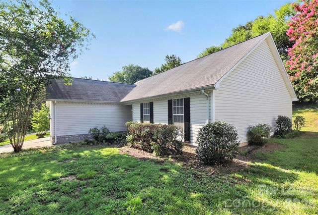 3411 Pondridge Court, Charlotte, NC 28269