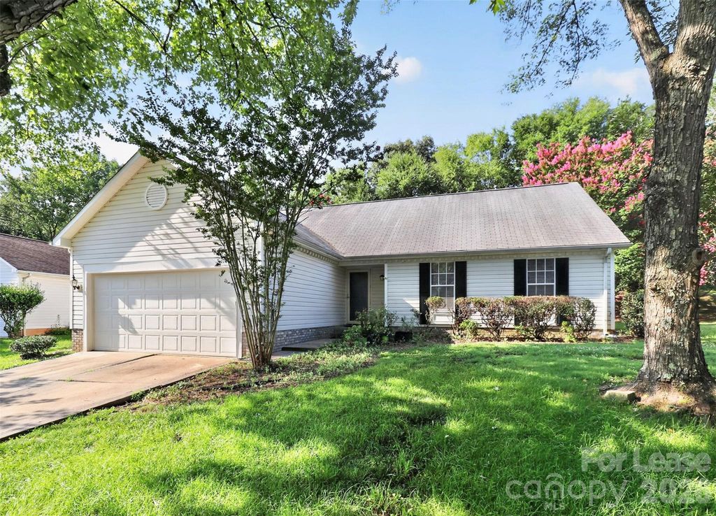3411 Pondridge Court, Charlotte, NC 28269