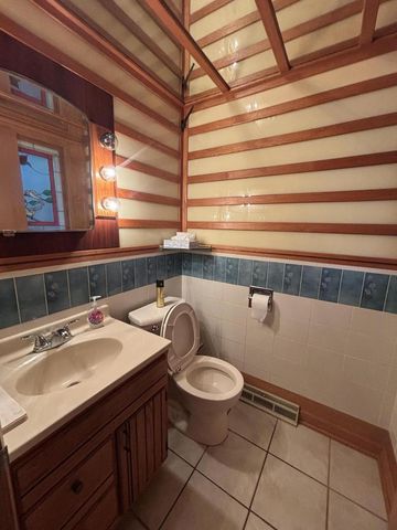 1701 W Donges Bay ROAD, Mequon, WI 53092