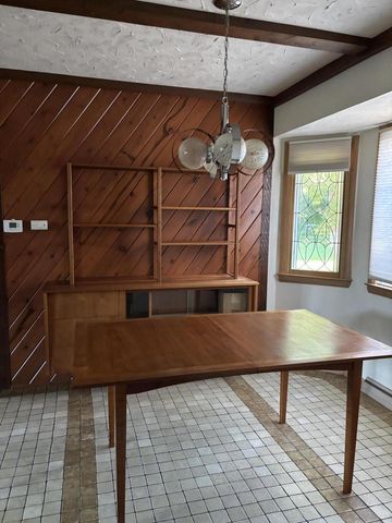 1701 W Donges Bay ROAD, Mequon, WI 53092