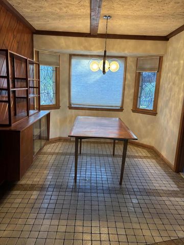 1701 W Donges Bay ROAD, Mequon, WI 53092