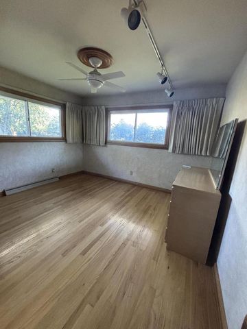 1701 W Donges Bay ROAD, Mequon, WI 53092