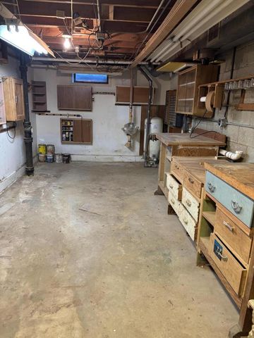 1701 W Donges Bay ROAD, Mequon, WI 53092