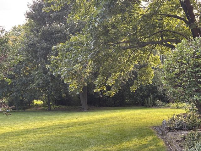 1701 W Donges Bay ROAD, Mequon, WI 53092