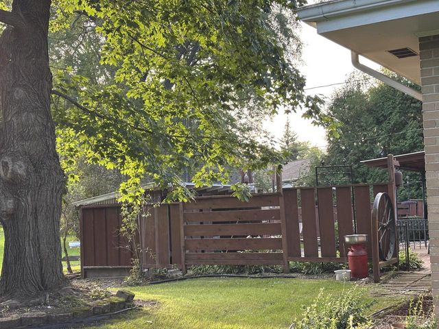 1701 W Donges Bay ROAD, Mequon, WI 53092
