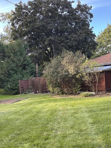 1701 W Donges Bay ROAD, Mequon, WI 53092
