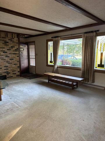 1701 W Donges Bay ROAD, Mequon, WI 53092