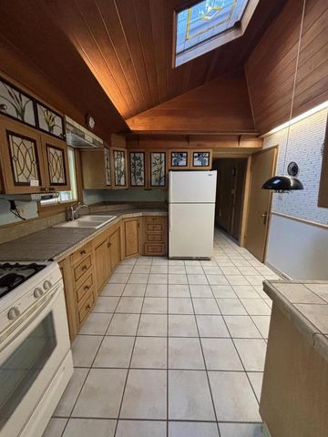 1701 W Donges Bay ROAD, Mequon, WI 53092