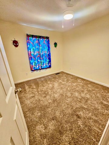 208 Greenwood Dr, Paris, TN 38242