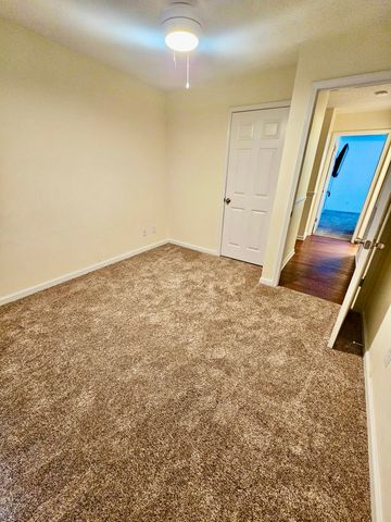 208 Greenwood Dr, Paris, TN 38242