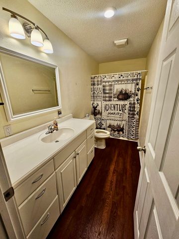208 Greenwood Dr, Paris, TN 38242