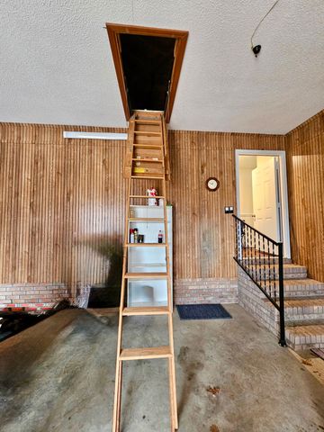 208 Greenwood Dr, Paris, TN 38242