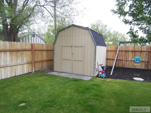 188 Rodgers Ave, Blackfoot, ID 83221