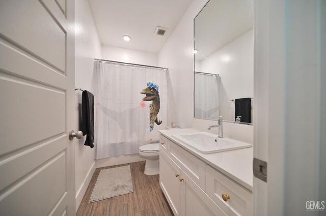 3420 Rustic Woods Lane, Shafter, CA 93263