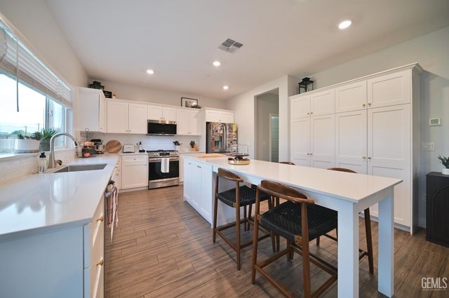 3420 Rustic Woods Lane, Shafter, CA 93263