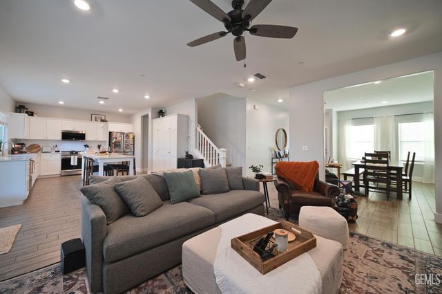 3420 Rustic Woods Lane, Shafter, CA 93263