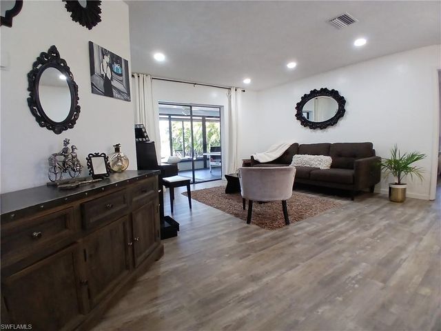 11300 Bridle LN, Cape Coral, FL 33991