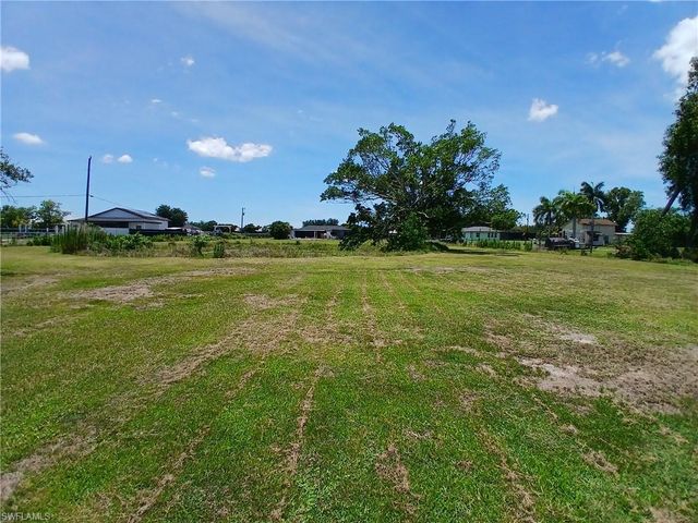 11300 Bridle LN, Cape Coral, FL 33991
