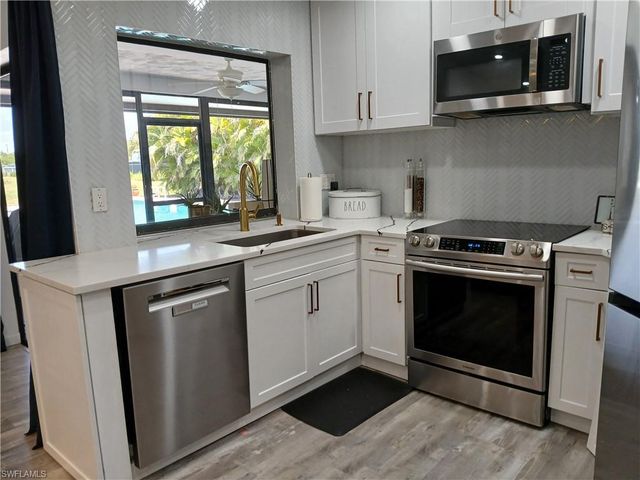 11300 Bridle LN, Cape Coral, FL 33991