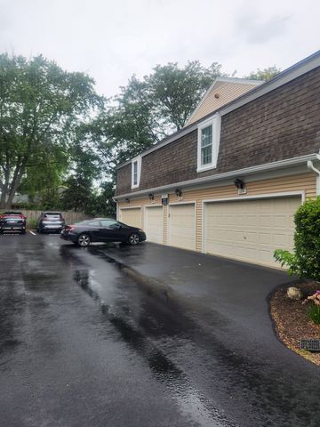 1066 Spring Garden Circle 66, Naperville, IL 60563