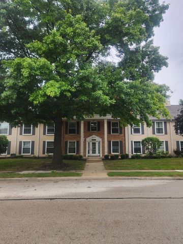 1066 Spring Garden Circle 66, Naperville, IL 60563
