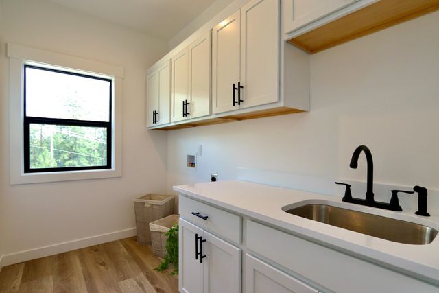 9002 E Clearview Ln, Spokane, WA 99217