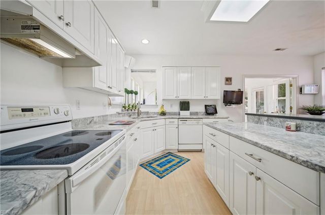 2588 Lower Greens PL, Virginia Beach, VA 23456