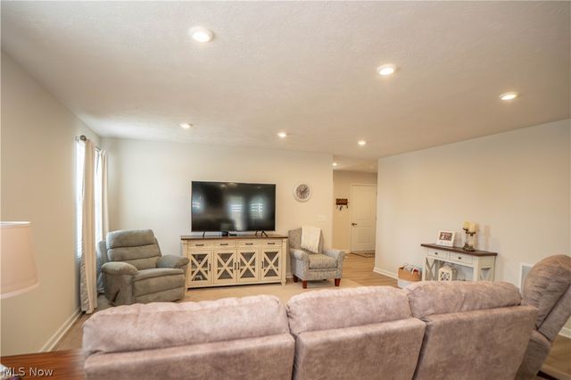 2655 Elkford Circle NE, Canton, OH 44721