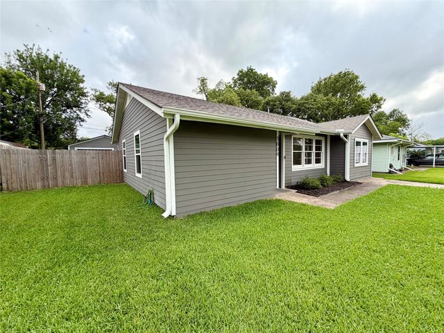 3009 Robinson Boulevard, Texas City, TX 77590