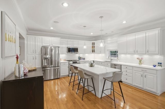 923 Lagrange 923, Boston, MA 02132