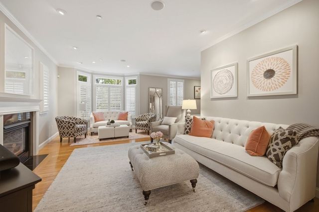 923 Lagrange 923, Boston, MA 02132