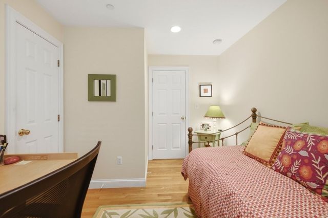 923 Lagrange 923, Boston, MA 02132