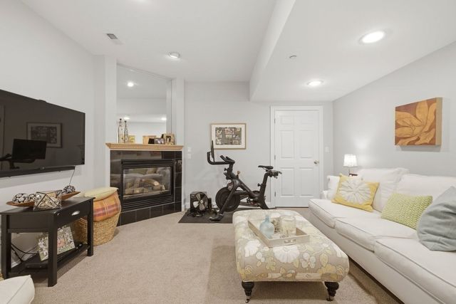 923 Lagrange 923, Boston, MA 02132