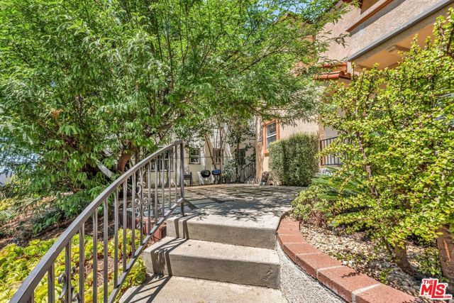 1073 S Mansfield Avenue, Los Angeles, CA 90019