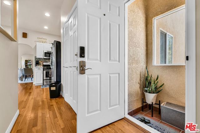 1073 S Mansfield Avenue, Los Angeles, CA 90019