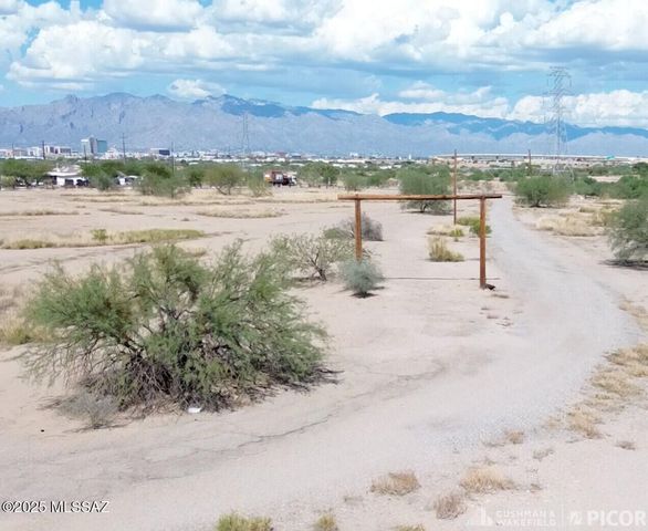 3001 S Cottonwood Lane, Tucson, AZ 85713