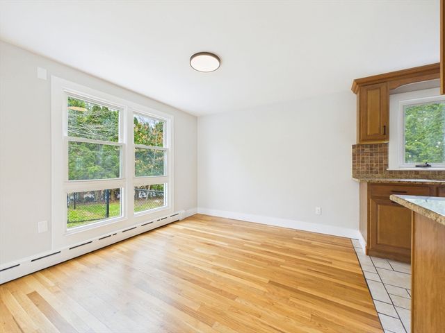9 Burt St, Acushnet, MA 02743