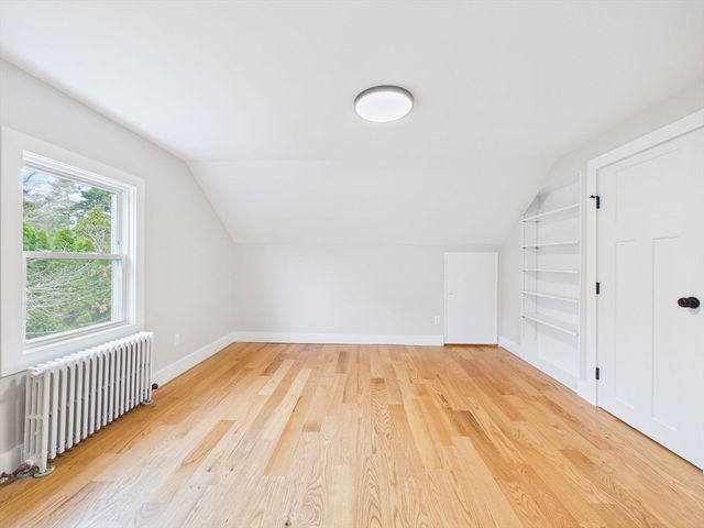 9 Burt St, Acushnet, MA 02743