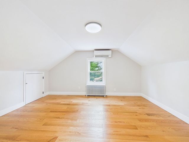 9 Burt St, Acushnet, MA 02743