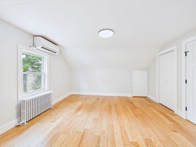 9 Burt St, Acushnet, MA 02743