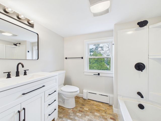 9 Burt St, Acushnet, MA 02743