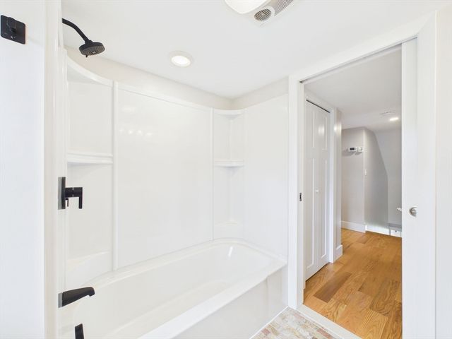 9 Burt St, Acushnet, MA 02743