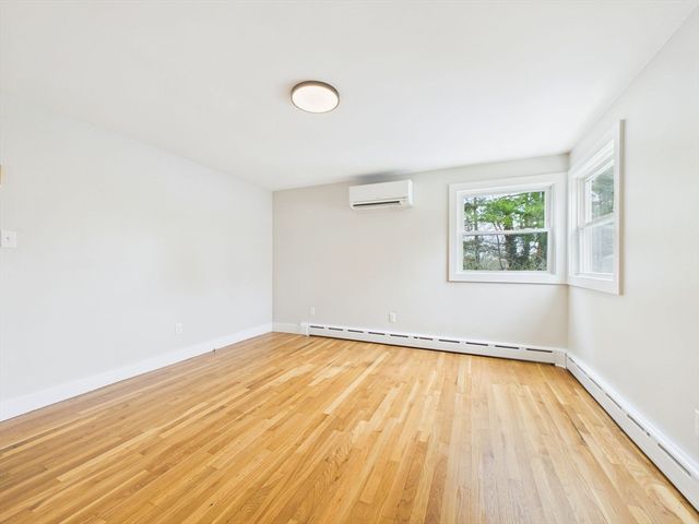 9 Burt St, Acushnet, MA 02743
