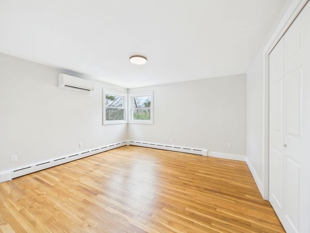 9 Burt St, Acushnet, MA 02743