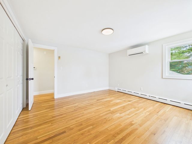 9 Burt St, Acushnet, MA 02743