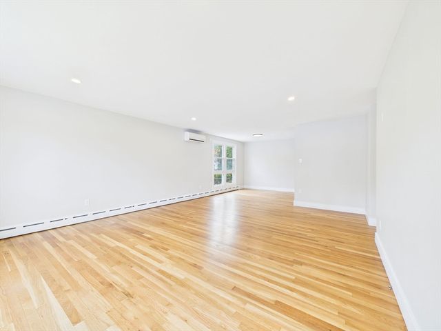 9 Burt St, Acushnet, MA 02743
